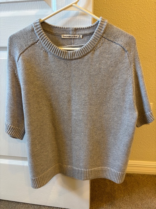 Abercrombie & Fitch Sweaters - Abercrombie & Fitch Light Gray Short-Sleeve Crewneck Madison Sweater M